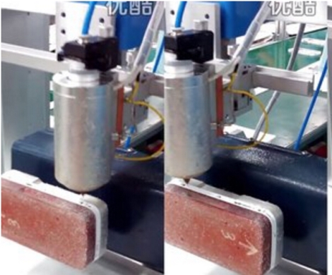 手機(jī)殼旋轉(zhuǎn)四軸點膠機(jī)